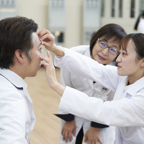 視能矯正学　視能訓練士　眼科 最新版】視能訓練士とは？仕事内容や年収、就職まで解説 | 日本医歯薬